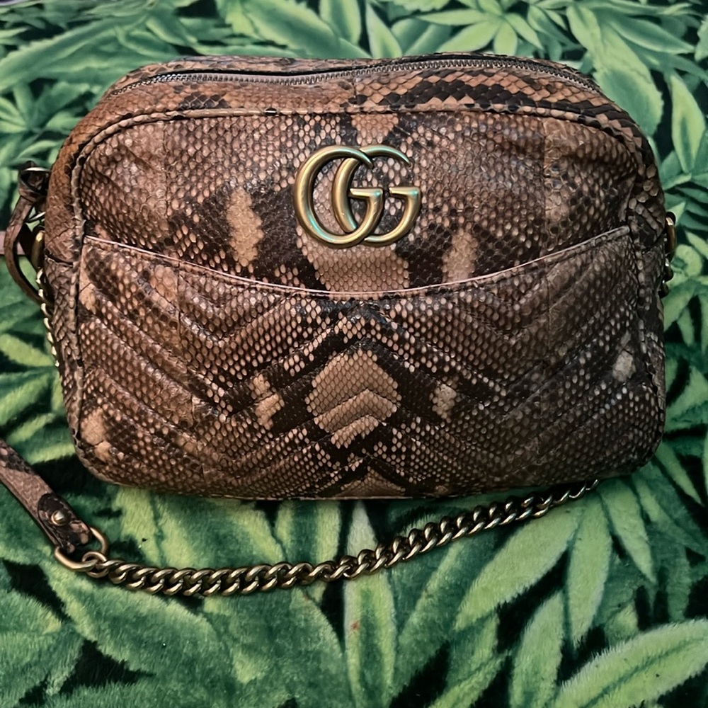 GUCCi Marmont medium size shoulder bag in rosy beige python 🐍❣️GG